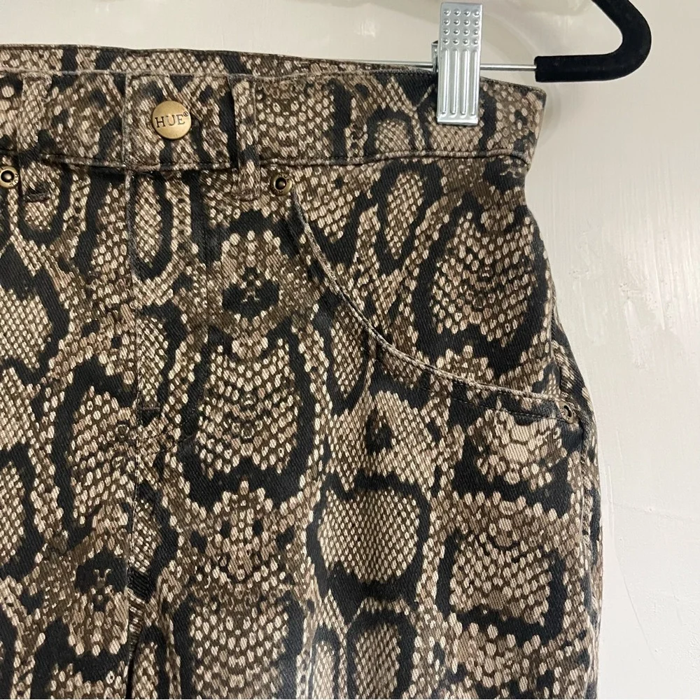 Hue XS Women’s Snakeskin Print Stretch Pants - Picture 3 of 8